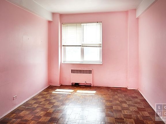 4th image of 530 Grand St APT D9d