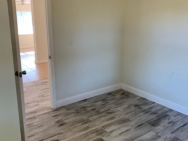 825 Clarke Ave — Photo 22