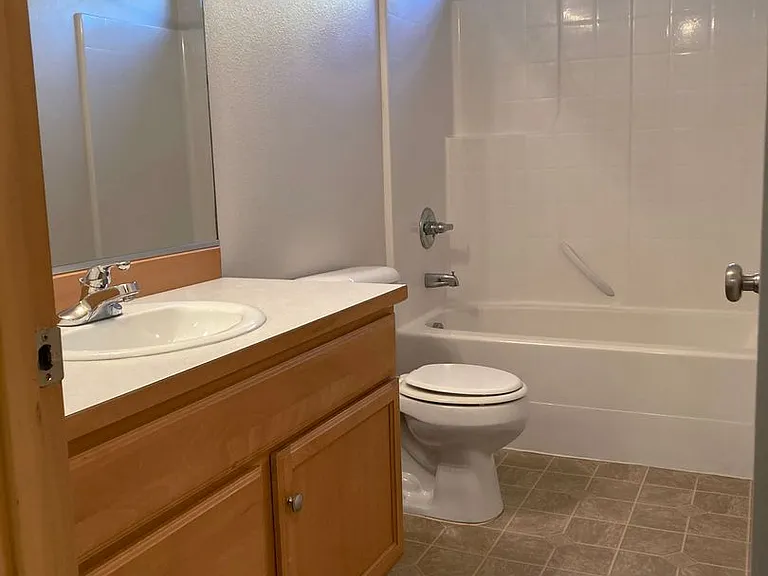 142 Berkshire Ln — Photo 20