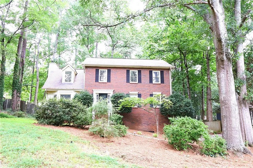 4 bed, 2.5 bath, 3300 sqft, $3,300 — Photo 1