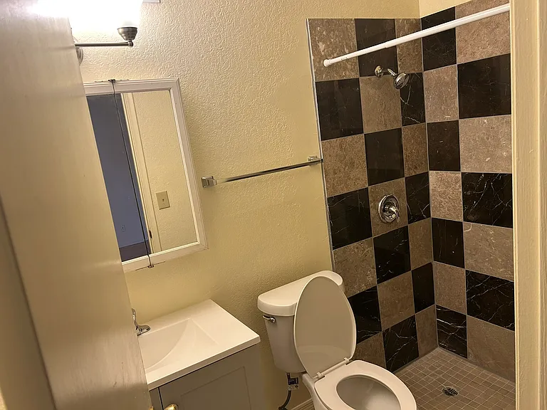 E 2nd Pl — Photo 62