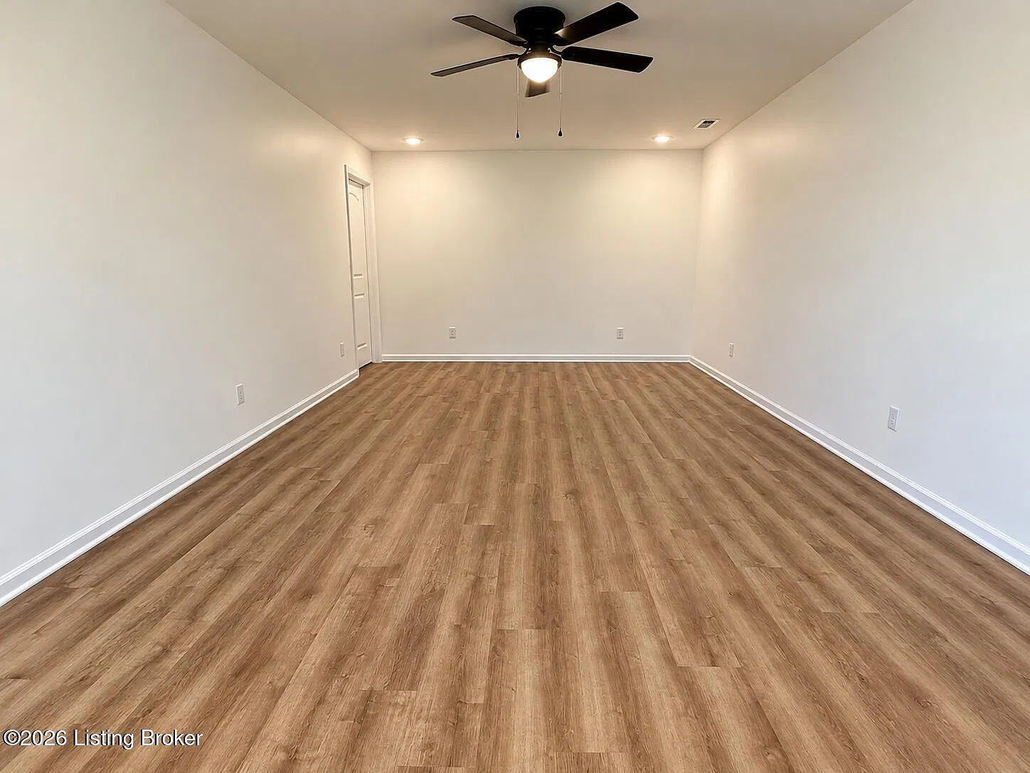 5 bed, 3.0 bath, 2400 sqft, $1,695 — Photo 4