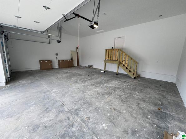 301 Cedar St, Sloan, IA 51055