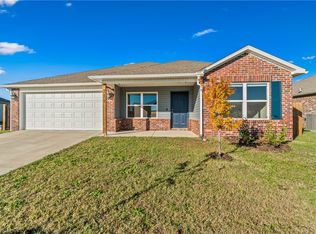 711 Belhaven Rd, Centerton, AR 72719