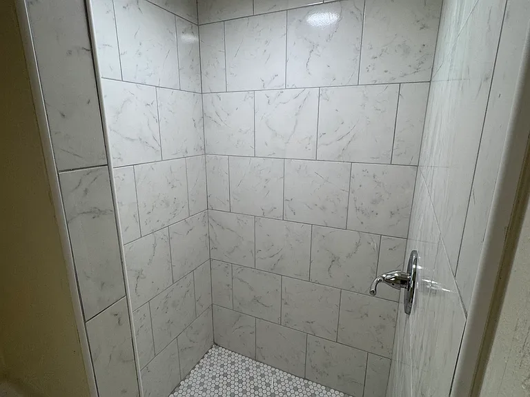 5705 W Wilshire Blvd — Photo 11
