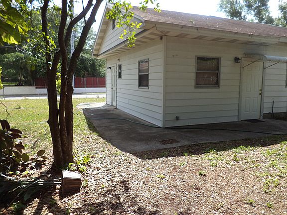 Outside entry to laundary room from back yard.