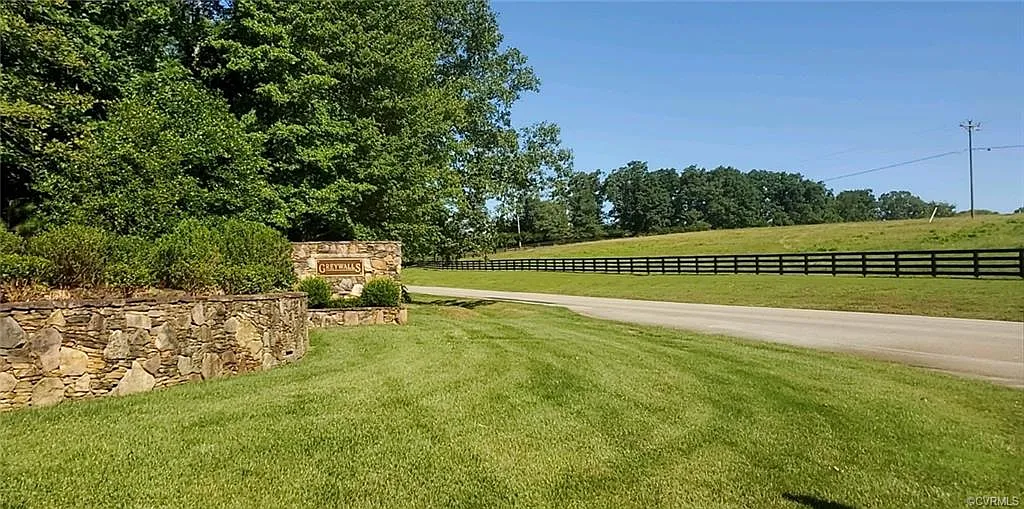 3032 Greywalls Dr photo 1