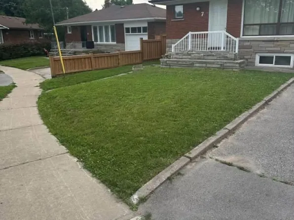 7 Toulon Rd, Toronto, ON M1G 1V6