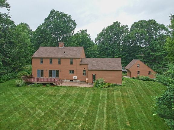3rd image of 22 Oak Cir