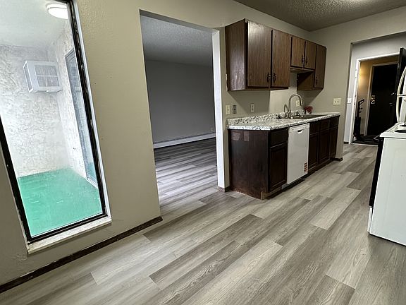 4th image of 103 W Bismarck Expy APT 33