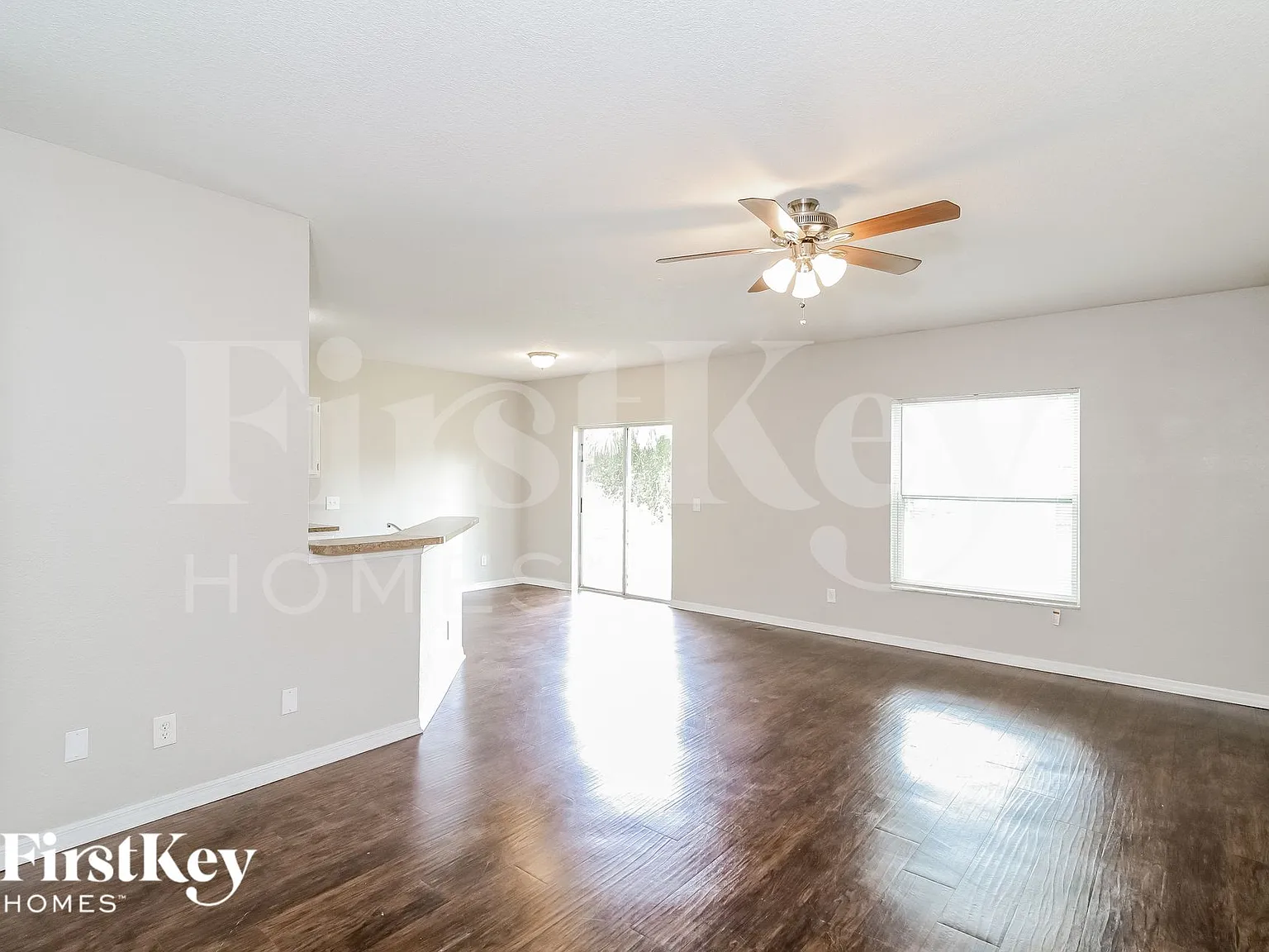 4 bed, 2.0 bath, 1400 sqft, $1,910 — Photo 3