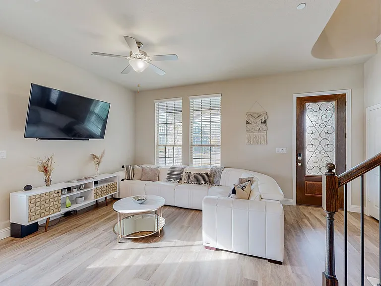 7524 Redondo Dr — Photo 12