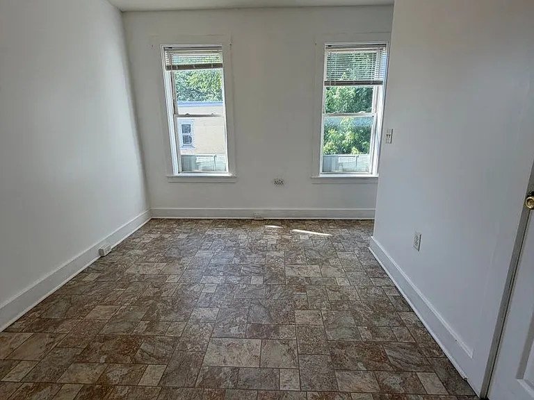236 W Mifflin St — Photo 15