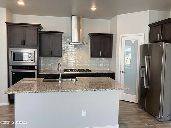 4th image of 4725 Elsinore Ave