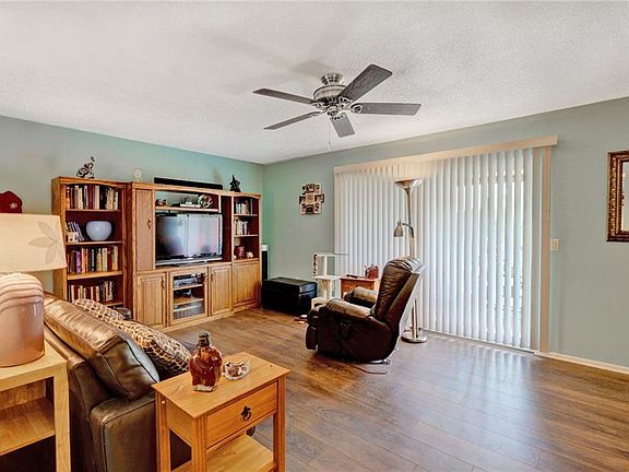 5th image of 4002 Cortez Dr APT D