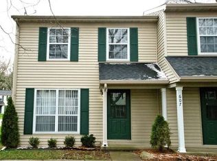 607B English Creek Ct, Champaign, IL