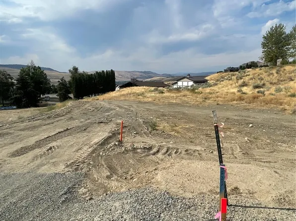 17 Parks Drive, Okanogan, WA 98840