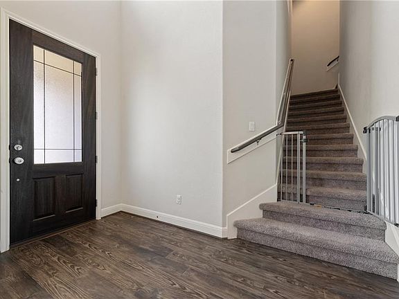 4th image of 617 Chitalpa St