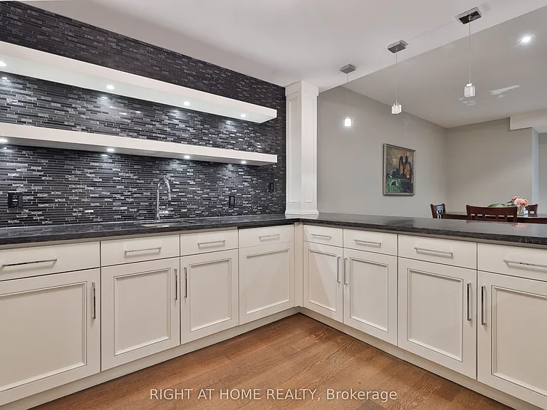 154 Munro Blvd — Photo 37