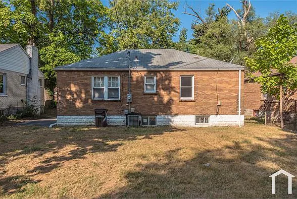 320 Henquin Dr — Photo 22