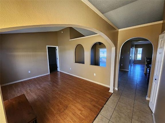 3rd image of 907 Picardy Dr