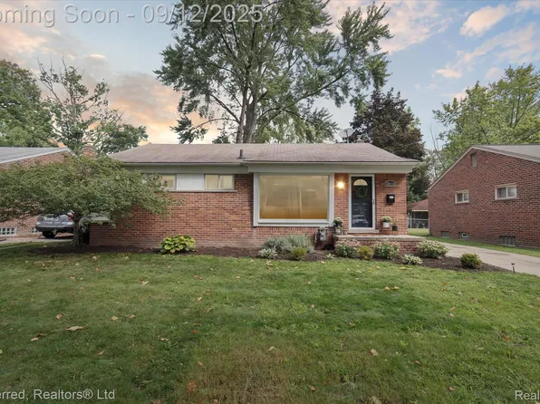 30110 Westfield St, Livonia, MI 48150