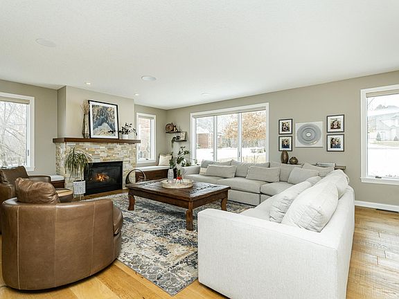 5th image of 1105 Greystone Ln SW