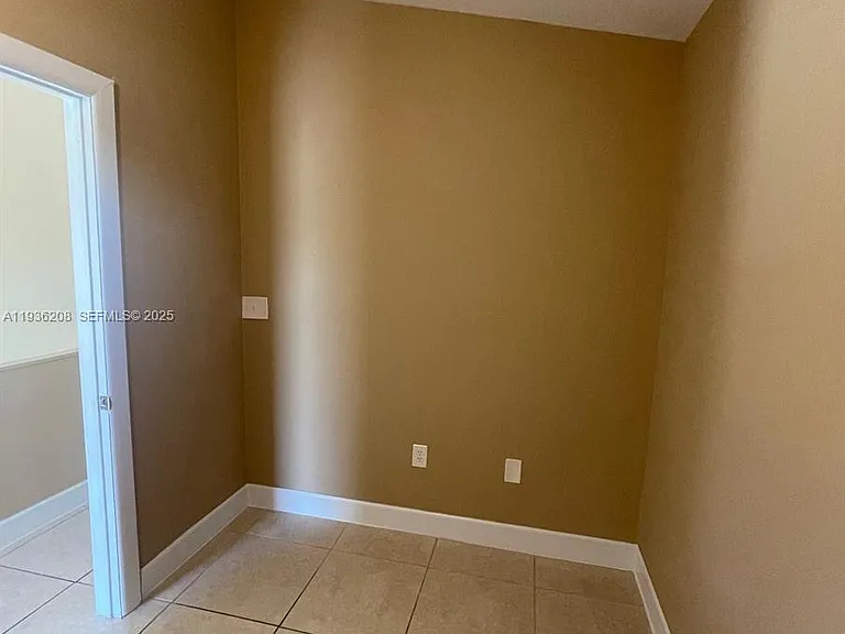 1400 San Remo Cir — Photo 7