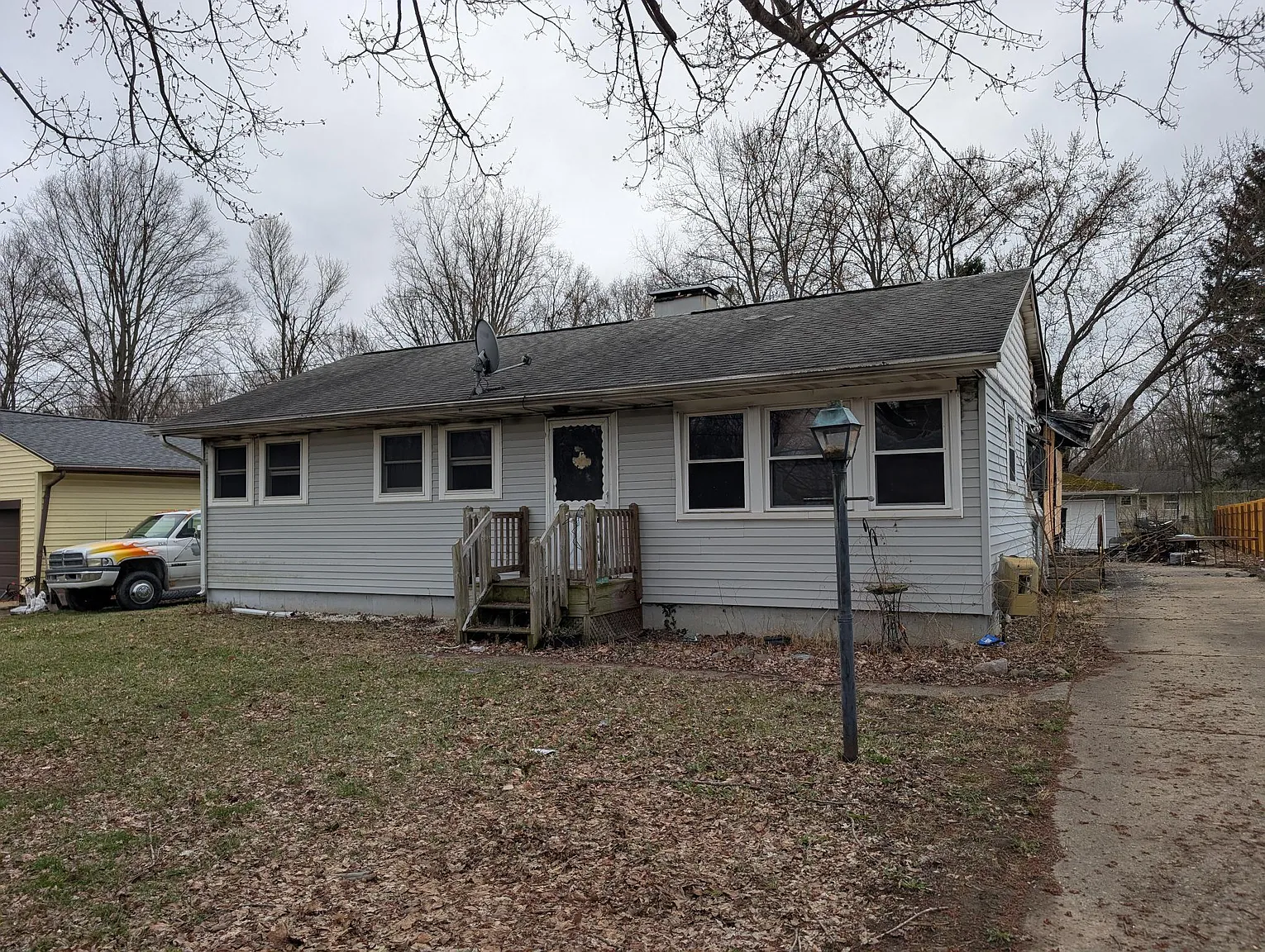 109 Bradley Dr photo 1