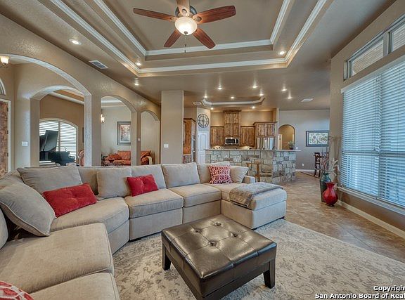 4th image of 121 Bucks Ln