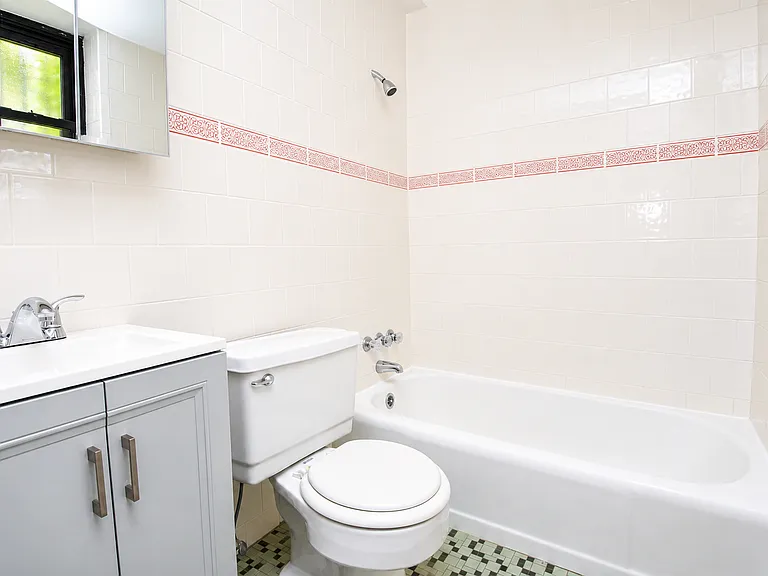 348 S Highland Ave — Photo 8