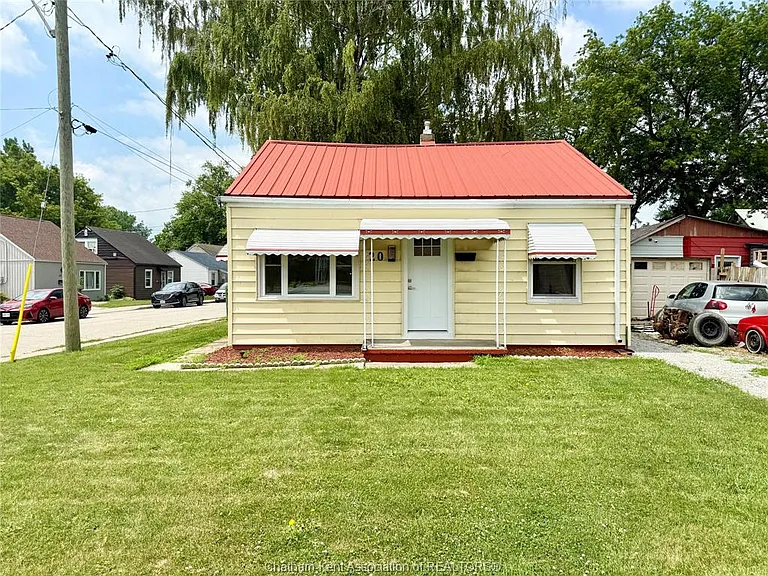 20 McNaughton Ave — Photo 1