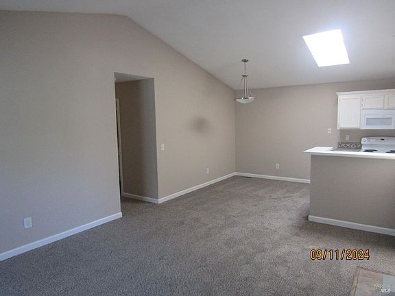 3rd image of 1052 Rubicon Way