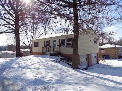 1st image of 890 Newton St
