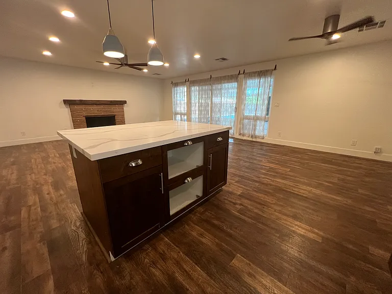 2424 Cedar St — Photo 10