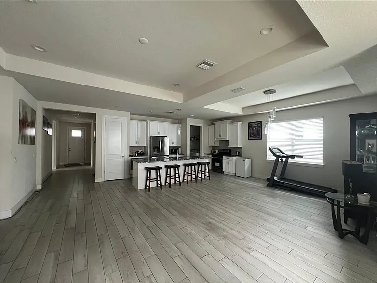 2065 Paragon Cir W — Photo 3