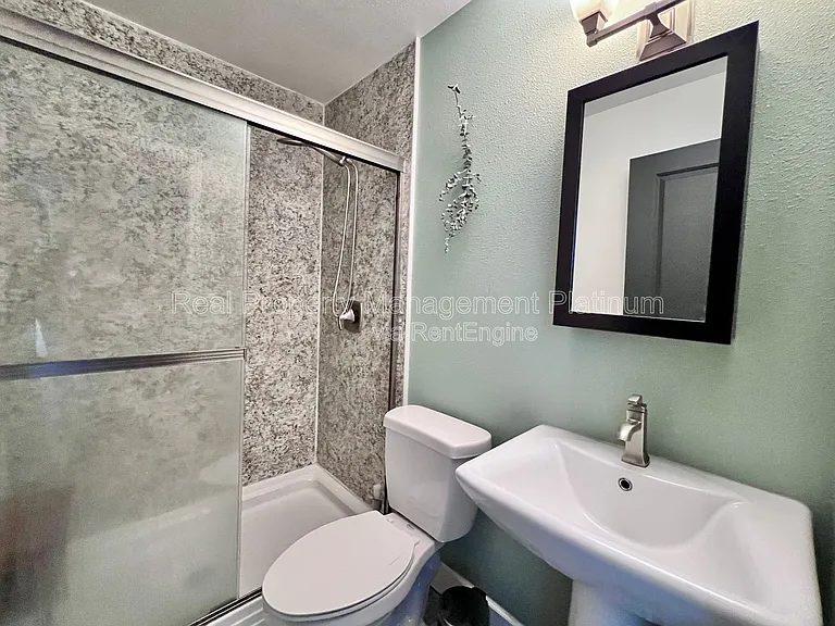 2727 E Michigan Ave — Photo 19