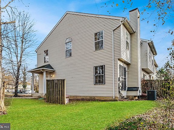 3rd image of 6837 Holly Berry Ct