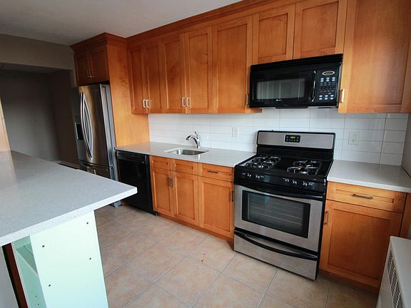 4th image of 7515 Penelope Ave #2TOP