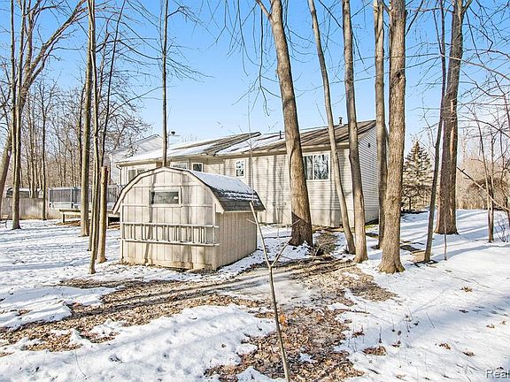 2nd image of 219 Cove View Ct