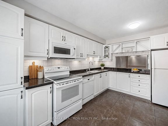 3rd image of 43 Wild Gingerway Rd