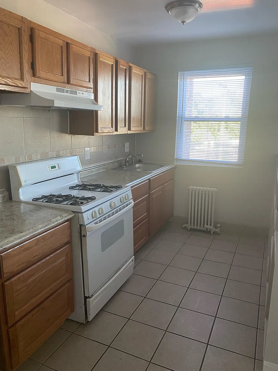 Building Photo - 950 Southern Ave SE #A