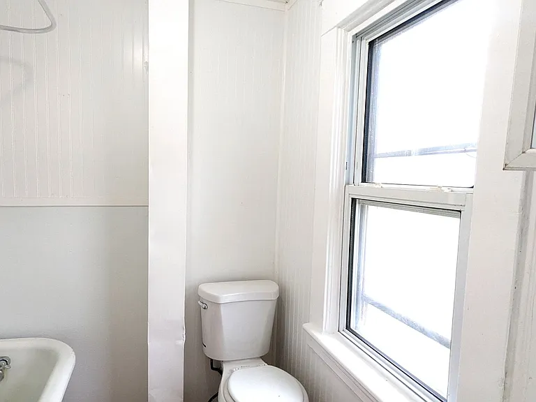 2404 Leahy St — Photo 8