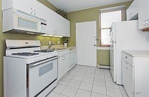 3rd image of 626 W Waveland Ave