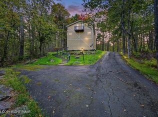 9868 Deerwood Dr, Tobyhanna, PA 18466