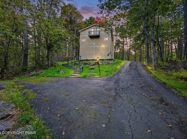 9868 Deerwood Dr, Tobyhanna, PA 18466