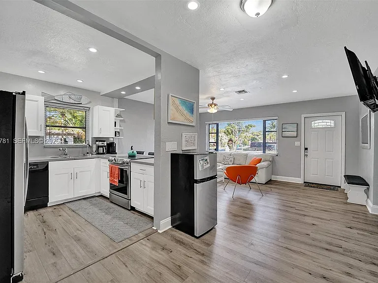 529 NW 8th St — Photo 9