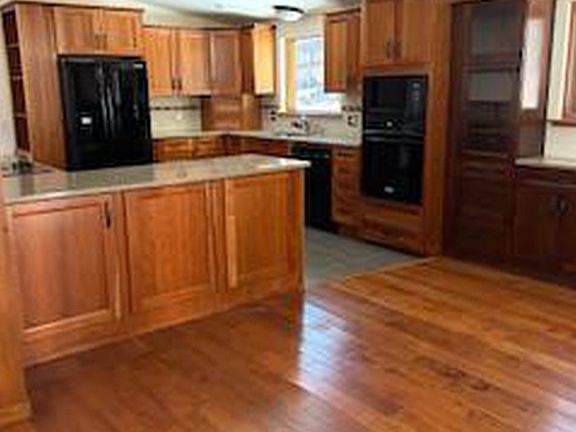 2nd image of 579 Hemlock Dr
