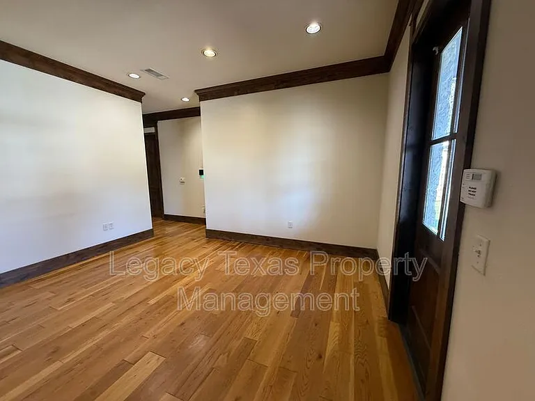 875 N Main St #103 — Photo 9