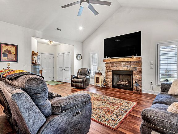 4th image of 3090 Adam Dr